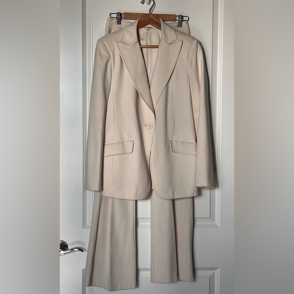 Elegant Winter White Max Studio Women’s Suit